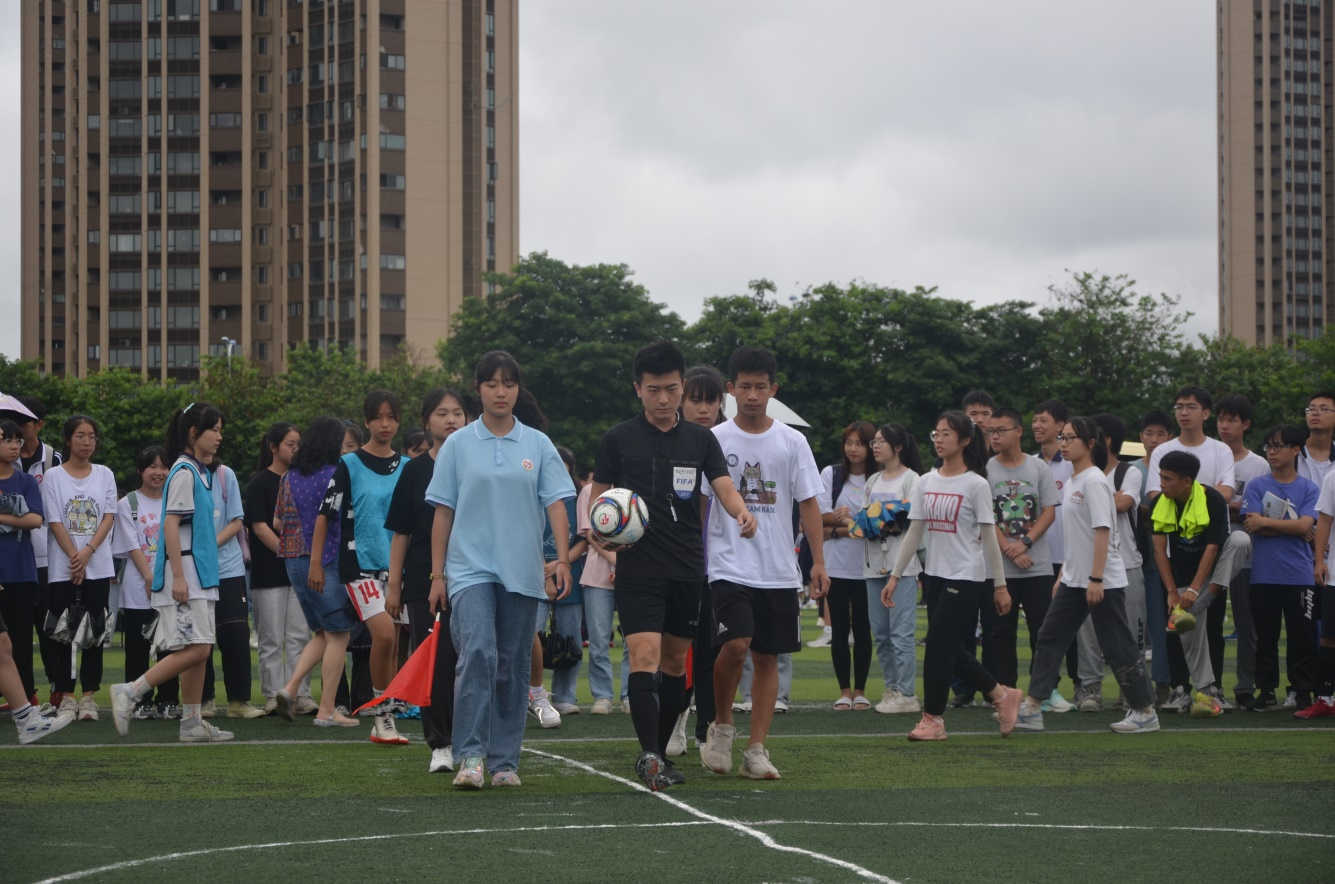 【我为群众办实事】绿茵催人奋勇拼搏，校园启航青春梦想——高二年级足球联赛顺利落下帷幕